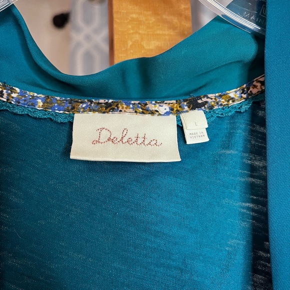 Cool green blouse, pre-loved, Large. In great condition! - Picture 2 of 3